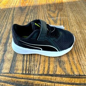 NWT toddler size 6 sneakers with kinder fit technology.
